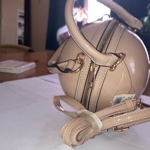 Hand/across shoulder round purse never worn!!